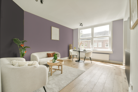 woonkamer met neutrale kleuren en Mild lilac