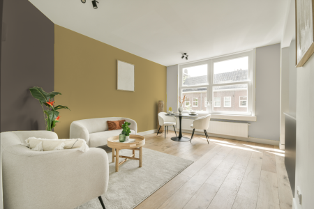 woonkamer met neutrale kleuren en Real olive