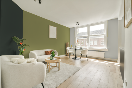 woonkamer met neutrale kleuren en Real pistache