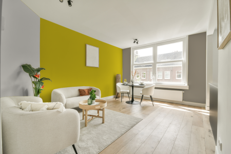 woonkamer met neutrale kleuren en Gn 025-07