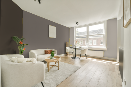 woonkamer met neutrale kleuren en Gn 111-05