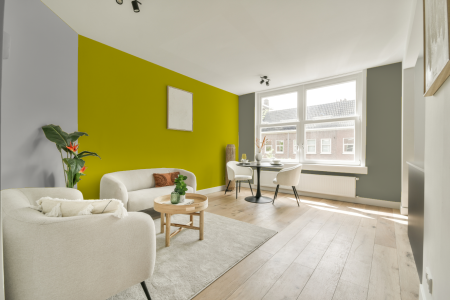 woonkamer met neutrale kleuren en S 1075-g70y