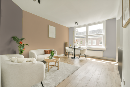 woonkamer met neutrale kleuren en S 1515-y30r