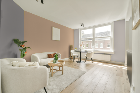 woonkamer met neutrale kleuren en S 1515-y40r