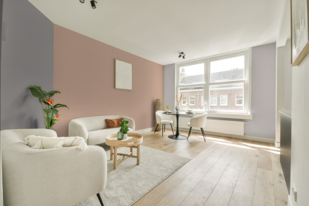 woonkamer met neutrale kleuren en S 1515-y60r