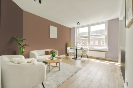 woonkamer met neutrale kleuren en S 3020-y40r