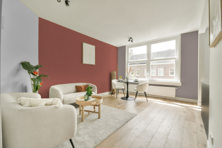 woonkamer met neutrale kleuren en S 3040-y80r