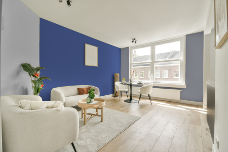 woonkamer met neutrale kleuren en S 3050-r70b