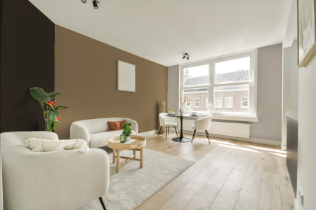 woonkamer met neutrale kleuren en S 4020-y10r