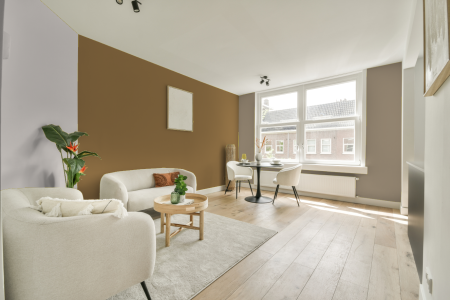 woonkamer met neutrale kleuren en S 4030-y10r