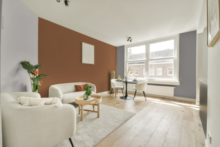 woonkamer met neutrale kleuren en S 4030-y40r