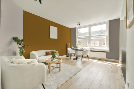 woonkamer met neutrale kleuren en S 4055-y10r