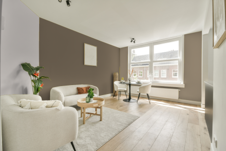 woonkamer met neutrale kleuren en S 5010-y10r