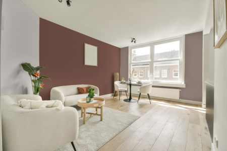 woonkamer met neutrale kleuren en S 5020-y70r