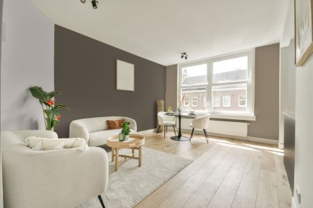 woonkamer met neutrale kleuren en S 6005-y20r