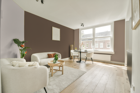 woonkamer met neutrale kleuren en S 6010-y30r