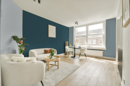 woonkamer met neutrale kleuren en S 6020-b10g