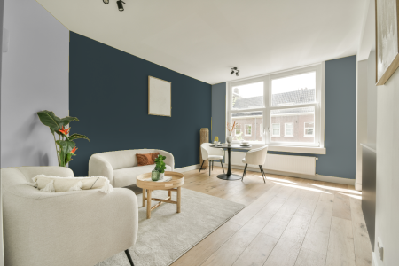 woonkamer met neutrale kleuren en S 7010-b10g