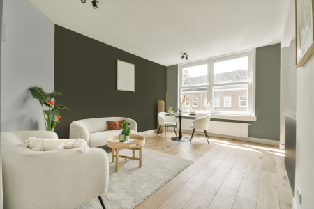 woonkamer met neutrale kleuren en S 7010-g70y