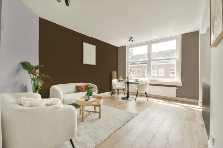 woonkamer met neutrale kleuren en S 7020-y10r