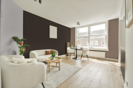 woonkamer met neutrale kleuren en S 8005-y50r