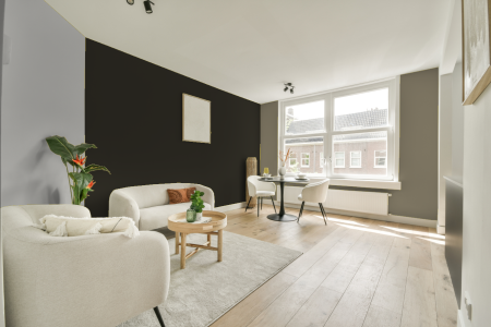 woonkamer met neutrale kleuren en S 8505-g80y