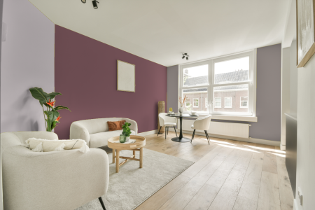 woonkamer met neutrale kleuren en Ral 010 50 20