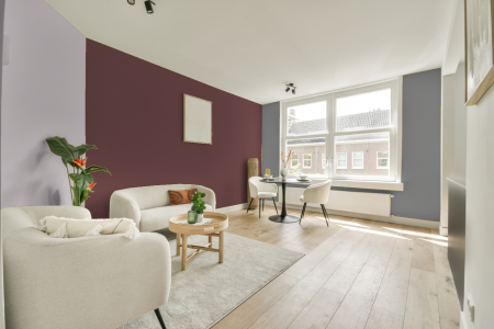 woonkamer met neutrale kleuren en Ral 020 40 20