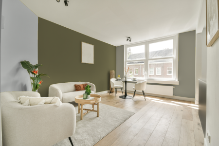 woonkamer met neutrale kleuren en Ral 100 50 20