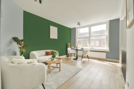 woonkamer met neutrale kleuren en Ral 140 50 30