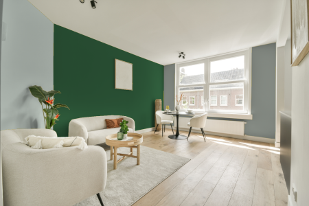 woonkamer met neutrale kleuren en Ral 150 40 30