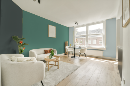 woonkamer met neutrale kleuren en Ral 170 60 20