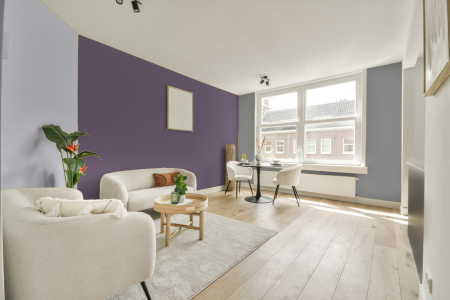 woonkamer met neutrale kleuren en Ral 320 50 15