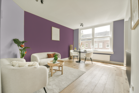 woonkamer met neutrale kleuren en Ral 340 50 20