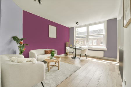 woonkamer met neutrale kleuren en Ral 350 50 35