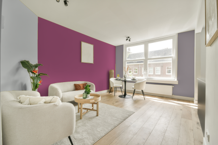 woonkamer met neutrale kleuren en Ral 350 50 40