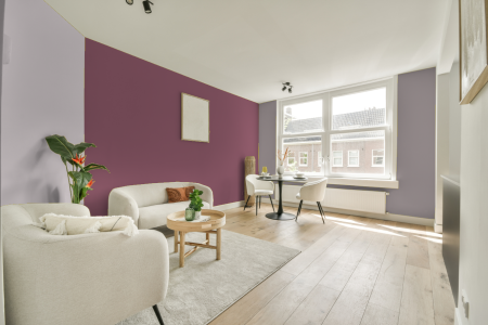 woonkamer met neutrale kleuren en Ral 360 50 25