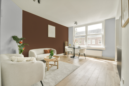 woonkamer met neutrale kleuren en Ral 8024