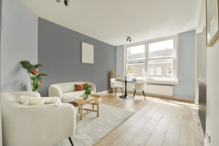 woonkamer met neutrale kleuren en Ppg1010-4