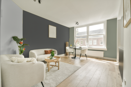 woonkamer met neutrale kleuren en Ppg1010-6