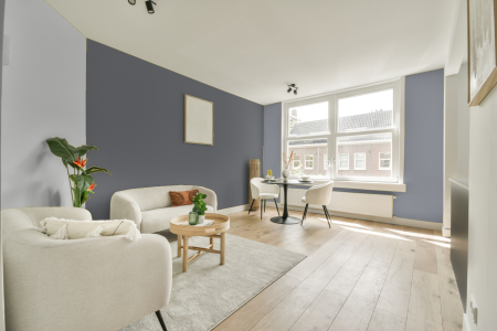 woonkamer met neutrale kleuren en Ppg1013-5