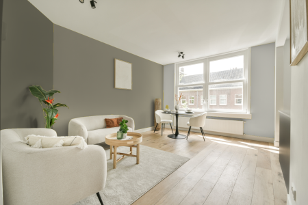 woonkamer met neutrale kleuren en Ppg1029-4