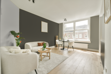 woonkamer met neutrale kleuren en Ppg1029-7