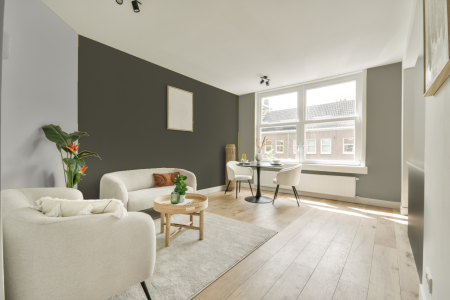 woonkamer met neutrale kleuren en Ppg1030-7