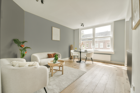 woonkamer met neutrale kleuren en Ppg1031-2