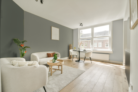 woonkamer met neutrale kleuren en Ppg1031-3