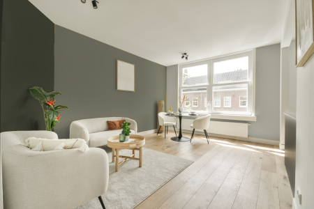 woonkamer met neutrale kleuren en Ppg1031-4