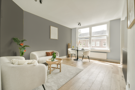 woonkamer met neutrale kleuren en Ppg1032-3