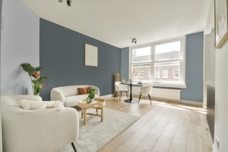 woonkamer met neutrale kleuren en Ppg1039-5