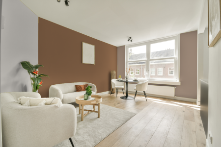 woonkamer met neutrale kleuren en Ppg1080-6